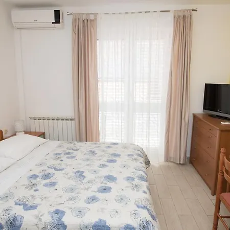 Apartments Lovric Vodice Exterior photo